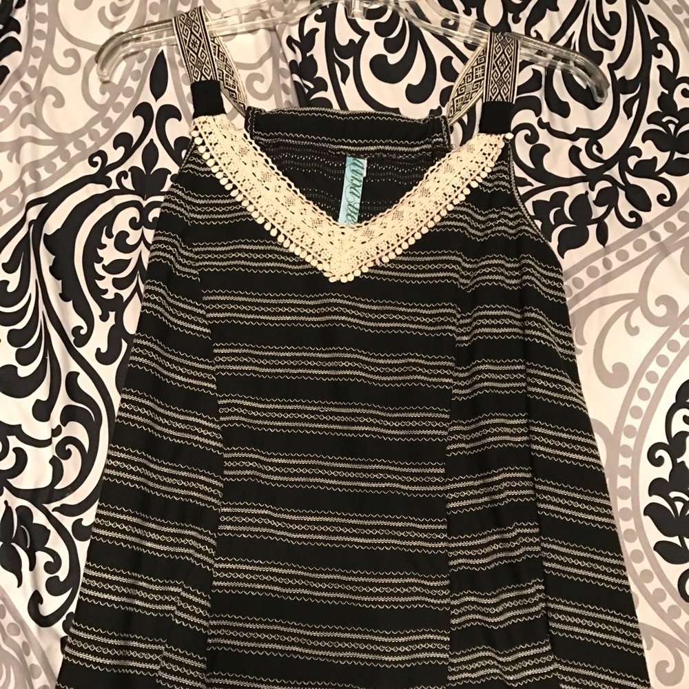 Francesca's Black and White Tank Top